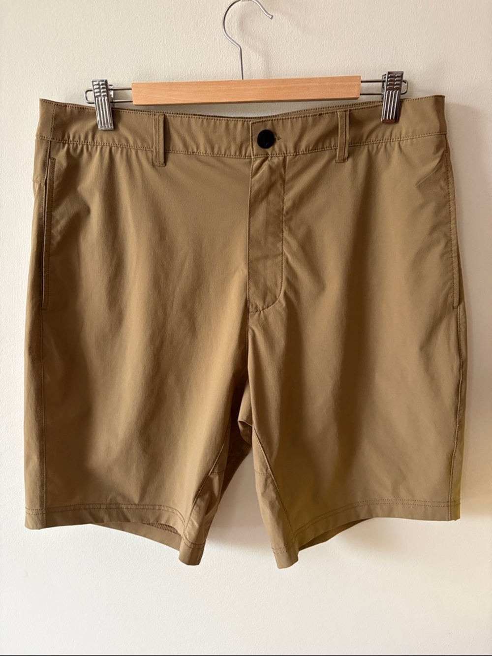 American Eagle Active Flex Shorts Tan Size 33